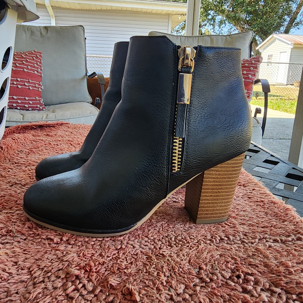 Kohl's Black Ankle Boots with Chunky Wooden Heel
